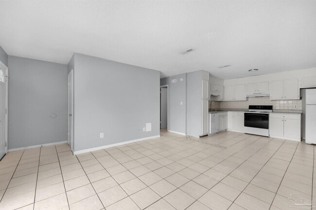 Building Photo - 3353 Green Briar Cir