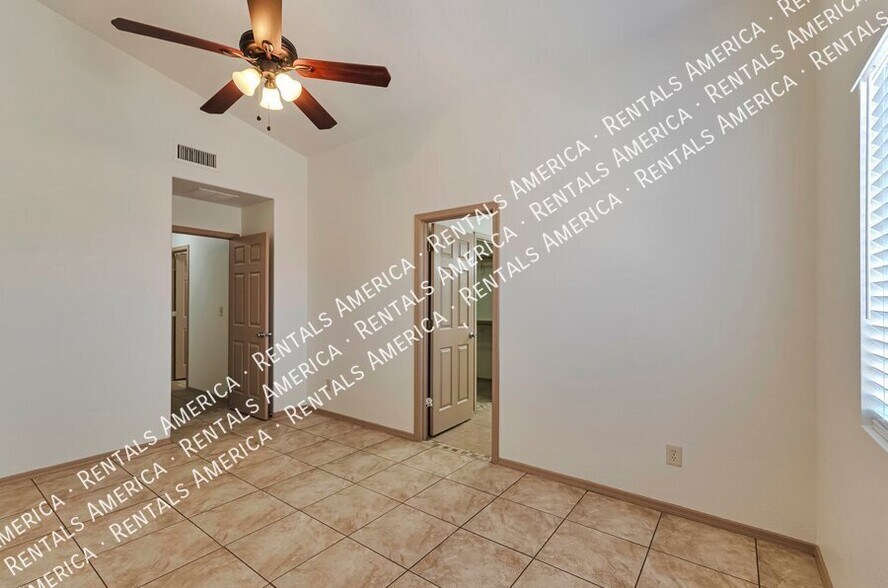 Building Photo - 2528 S Krissy Ave