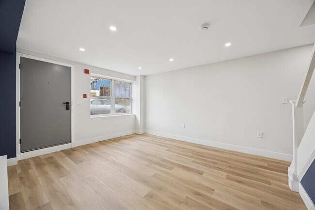 Building Photo - 4522 Baker St