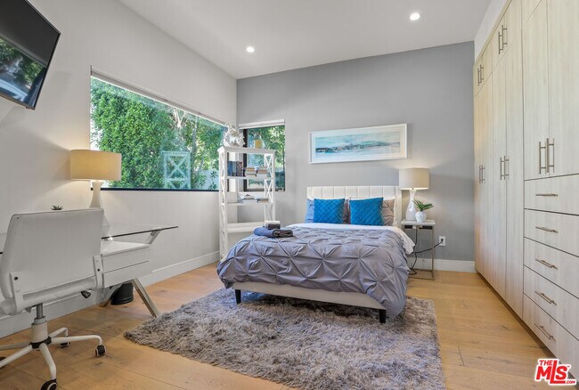 Building Photo - 13812 Cumpston St