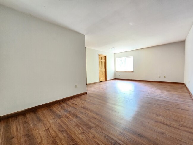 Building Photo - 116 Pine Trail