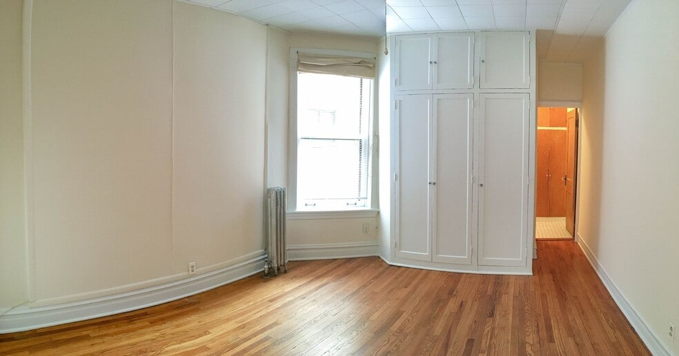 Interior Photo - 5440-42 N Winthrop Ave