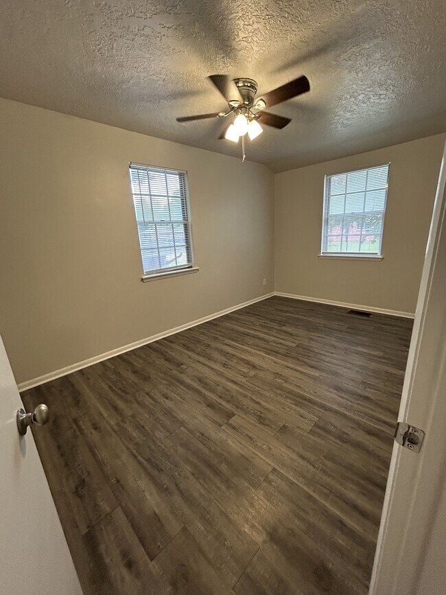 Building Photo - 1623 Denison Dr