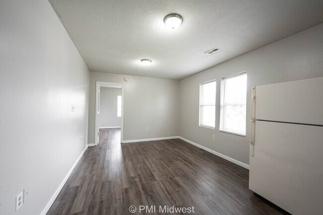 Building Photo - Cozy 2 Bed Apartment in Indianapolis with ...