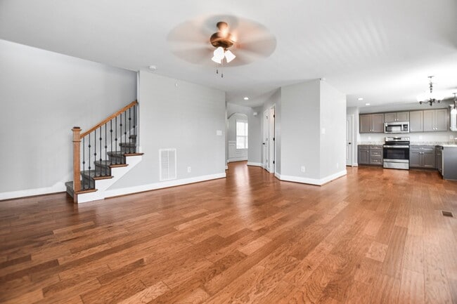 Building Photo - Pet Friendly Four Bedroom!
