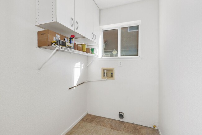 Building Photo - 30207 Silver Ridge Ct
