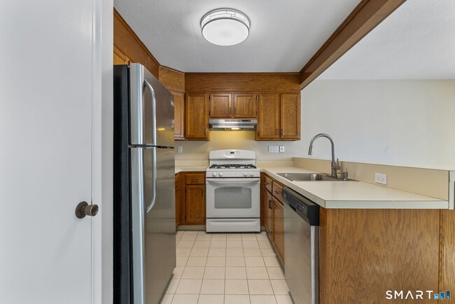 Building Photo - 68 Copper Beech Dr