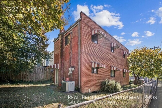 Building Photo - 1227 Queen St