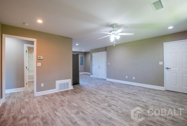Building Photo - 2331 Peachwood Cir NE