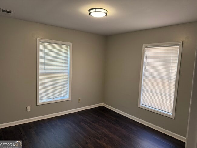 Building Photo - 1780 Elmwood Cir