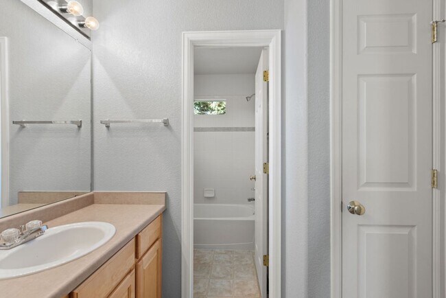 Building Photo - Beautiful 4 bedroom in Observatory Village