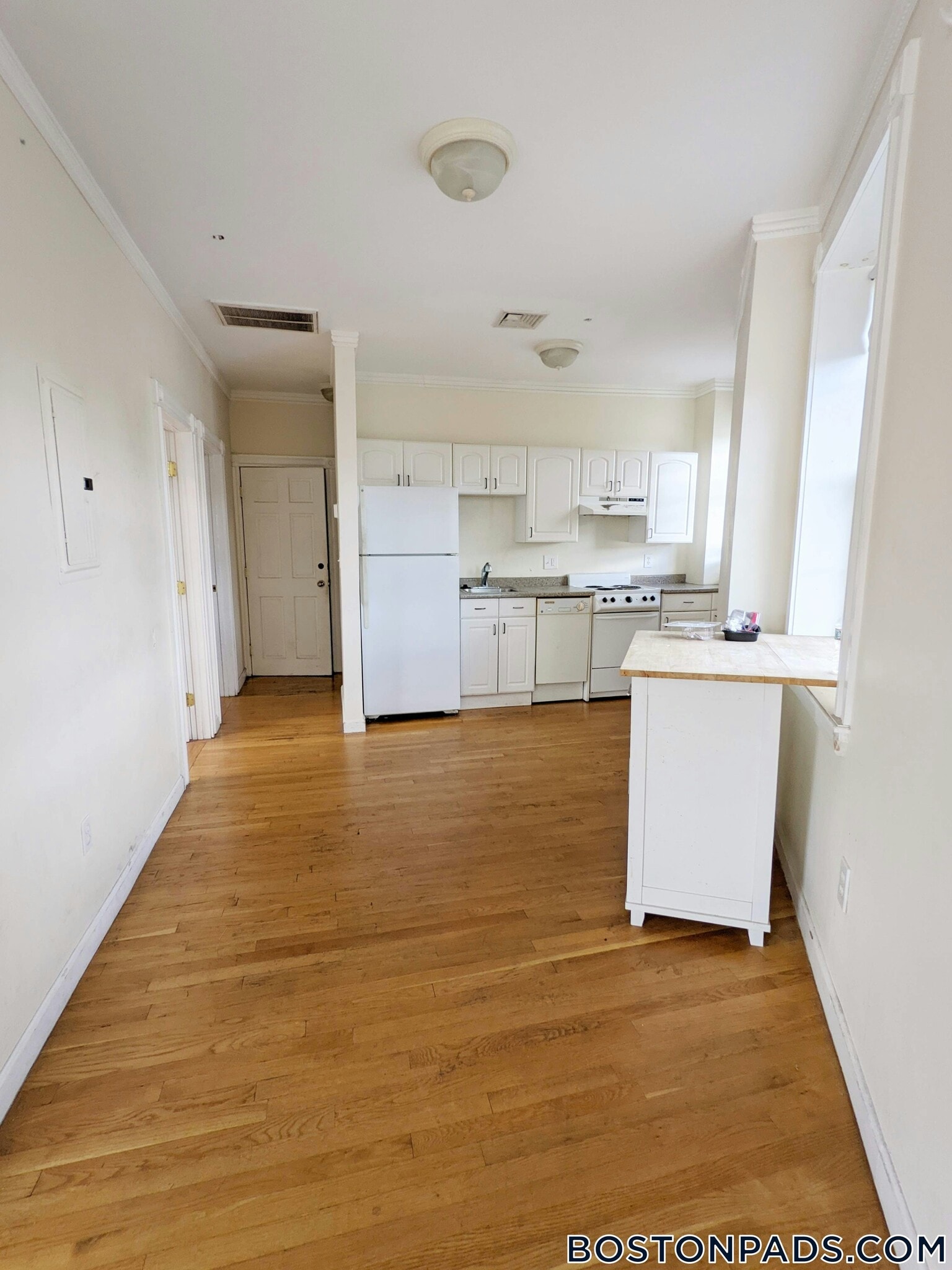 Building Photo - 4 Bishop Allen Dr