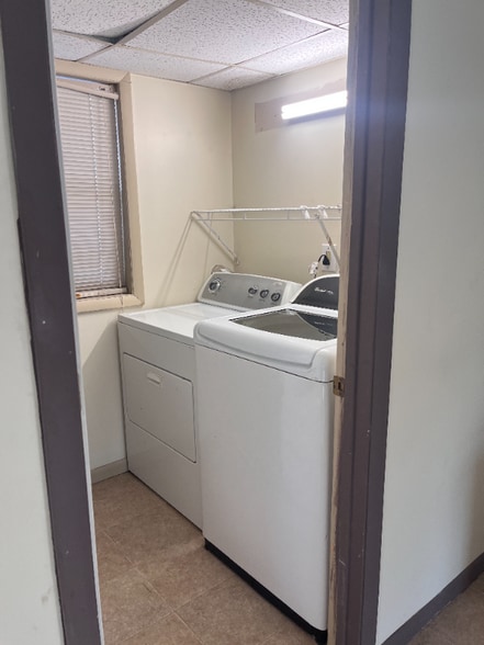 Building Photo - 204 Pekin Ave