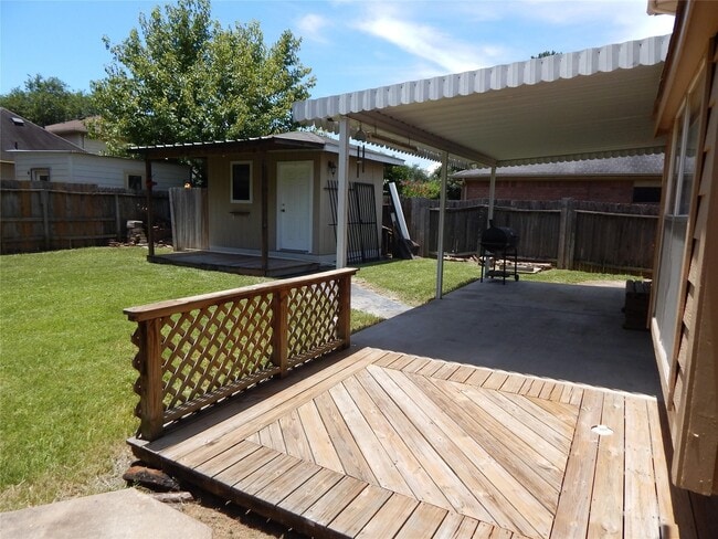 Building Photo - 20123 Beechview Ln