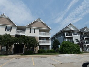 Building Photo - Beautiful Condo in North Kansas City School District!