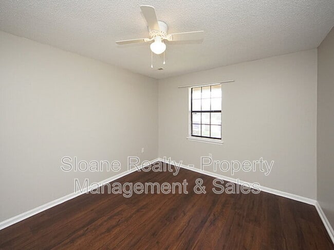 Building Photo - 7616 Valleyview Cir