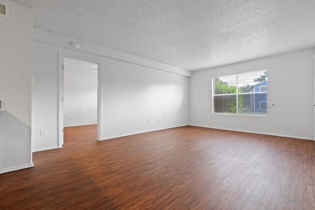 Building Photo - 205 3rd St