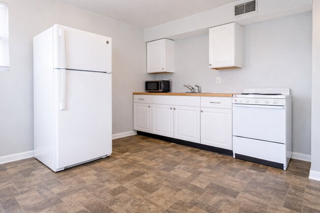 Building Photo - 1704 Valley Forge Way