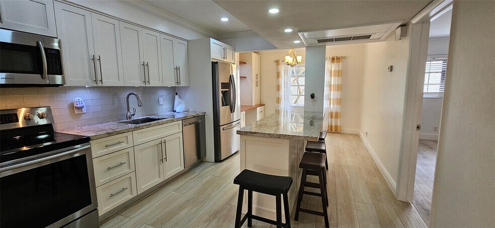 Primary Photo - 917 NE 16th Ave