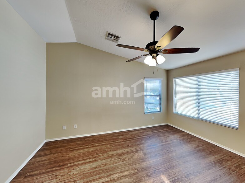 Building Photo - 9216 E Keats Ave