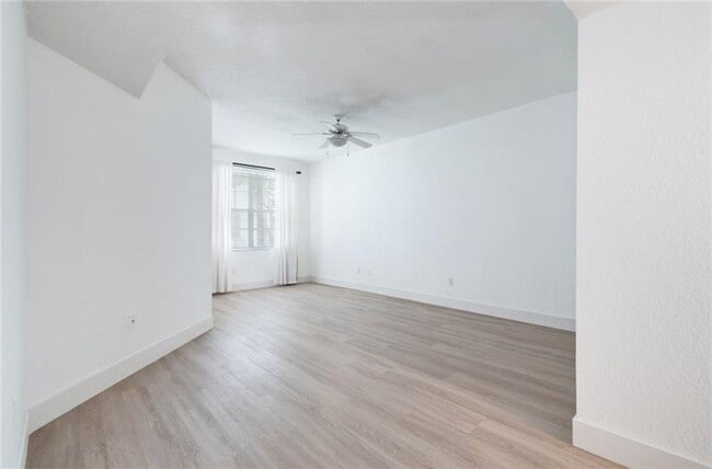 Building Photo - 761 SW 148th Ave