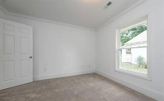 Building Photo - 11 Judson Rd