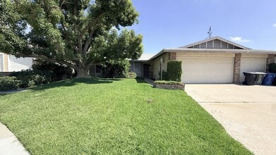 Building Photo - 1705 Catalpa Ave