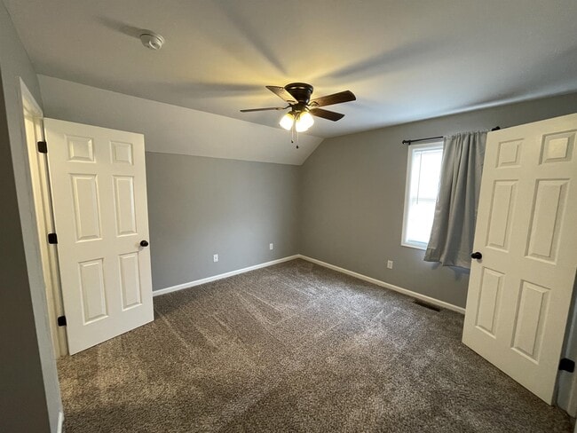 Building Photo - 1331 Middleneck Dr