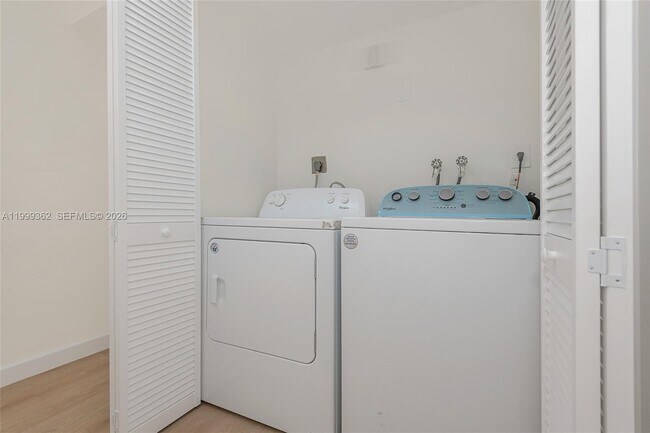 Building Photo - 11125 SW 132nd Ct