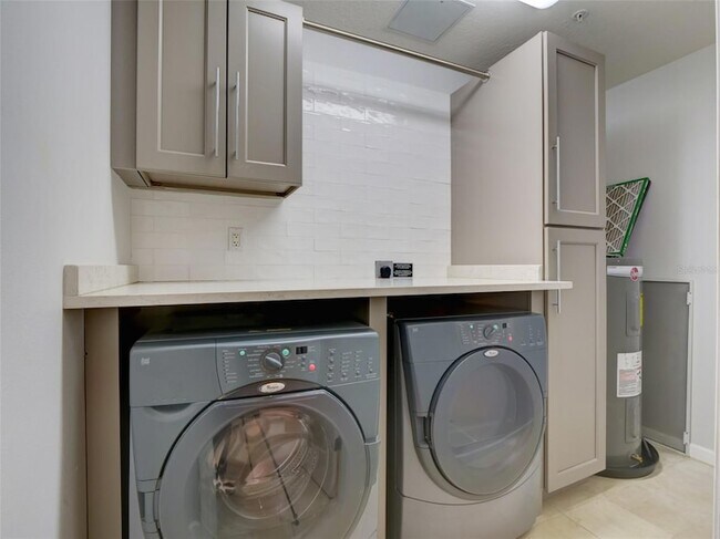 Building Photo - 100 S Eola Dr