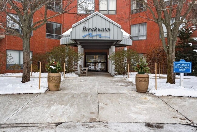 Building Photo - 1 Bedroom Condo in South Portland at Breakwater High Rise
