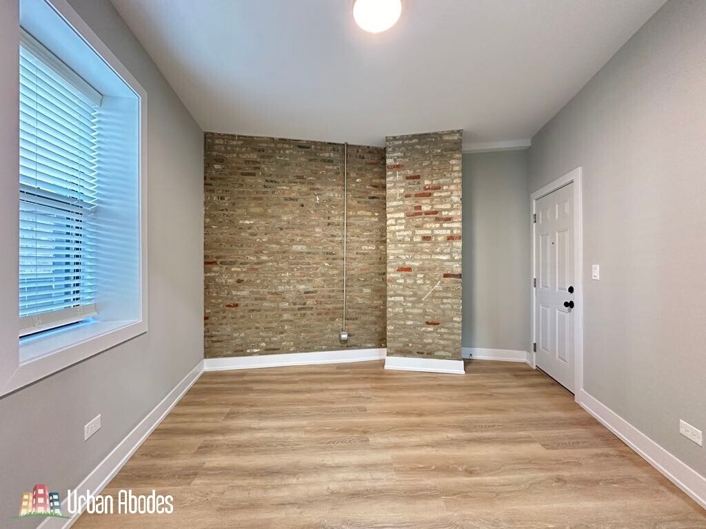 Building Photo - 423 W Belden Ave