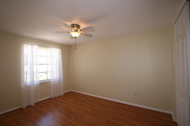 Building Photo - 255 Saratoga Blvd E