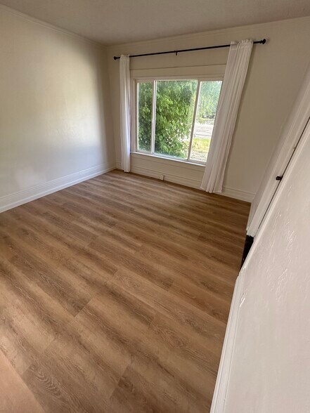 Building Photo - 254 E 700 S