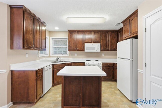 Building Photo - 105 Ashlawn Ct