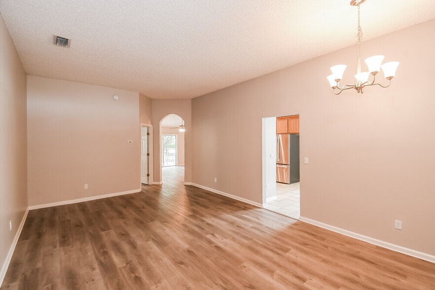 Building Photo - 2621 Fernleaf Dr