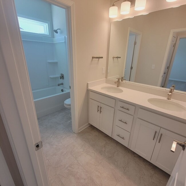 Building Photo - 3BR/2.5BA Townhome in Terraces at Farmington; Great Schools!