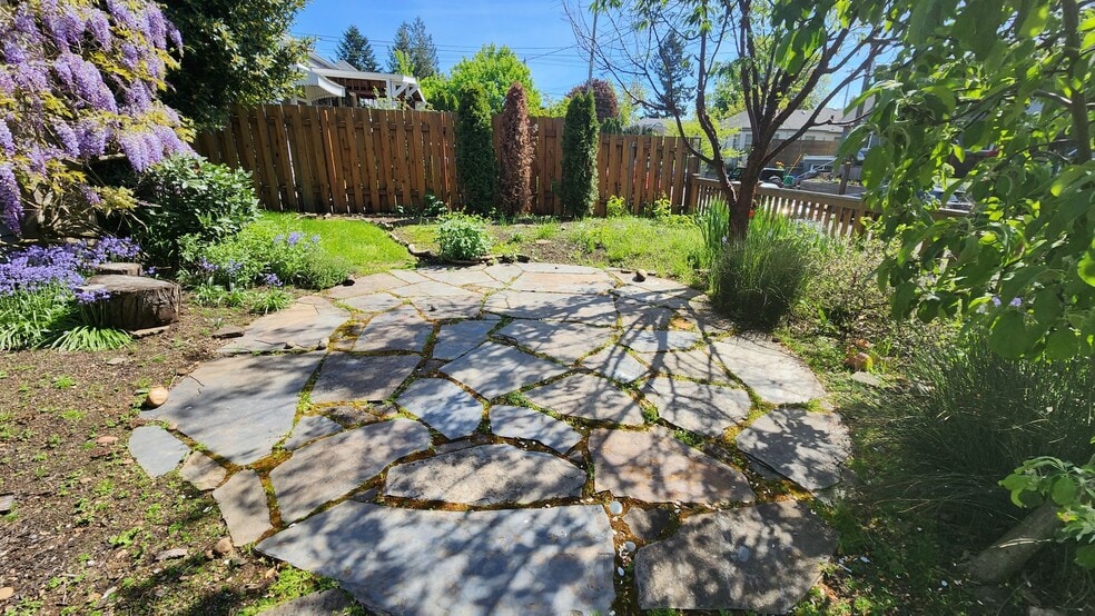 Building Photo - 4530 NE 23rd Ave