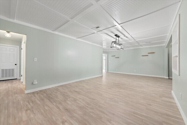 Building Photo - 106 Wind Creek Ln