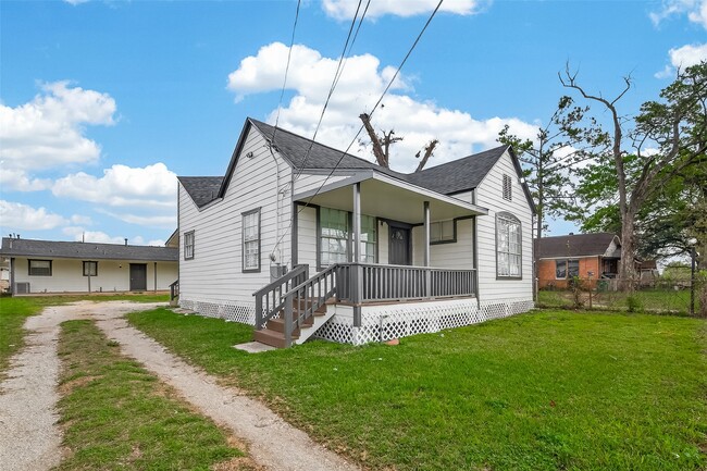 Building Photo - 7927 Brays St