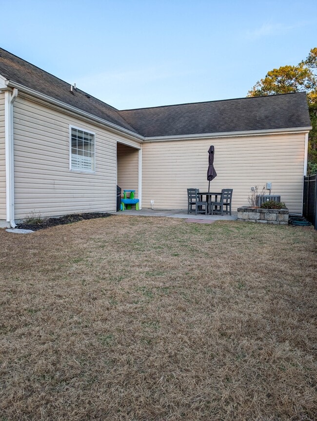 Building Photo - 4717 Farm Lake Dr