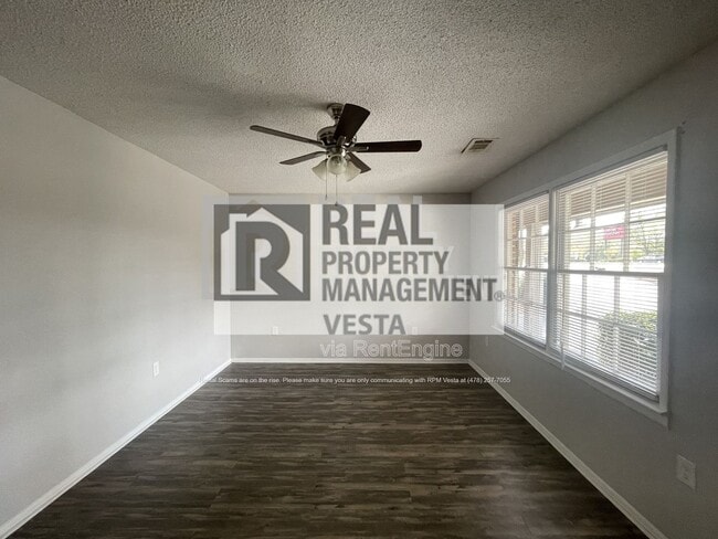 Building Photo - 406 Russell Pkwy