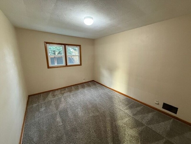 Building Photo - 595 18th St NE