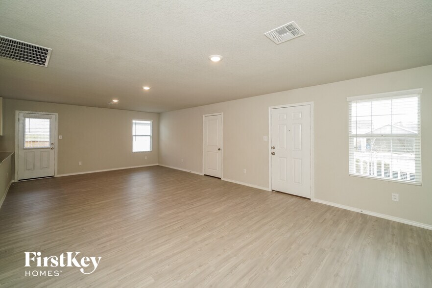 Building Photo - 10767 Prusiner Dr