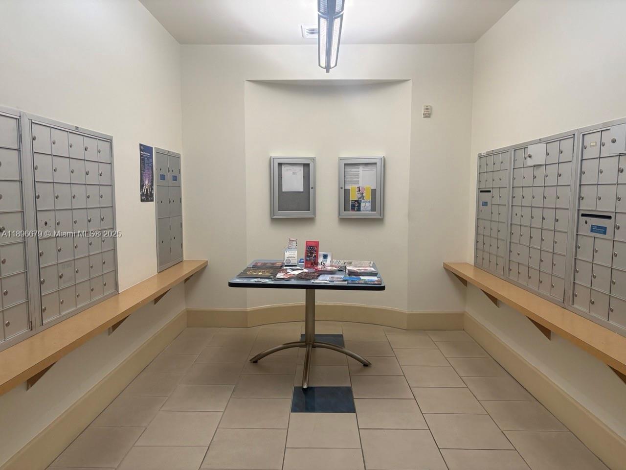 Building Photo - 2000 N Bayshore Dr