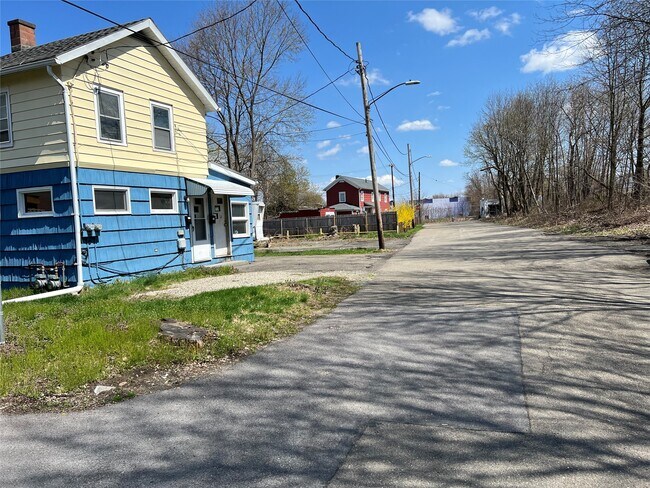 Building Photo - 4 Erie St