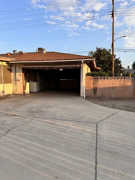 Building Photo - 41272 Mayberry Ave