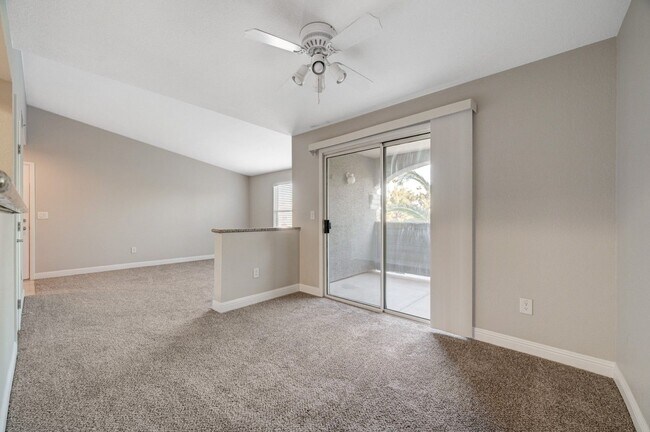 Primary Photo - Charming 3 Bedroom Upstairs Condo in a Gat...