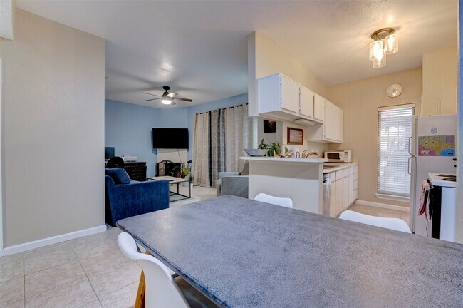 Building Photo - 2300 Augusta Dr