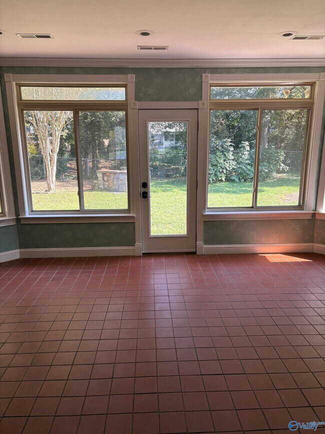 Building Photo - 125 Steele Dr